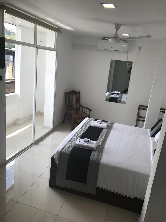 Impala City Hotel And Hostel Kandy 50 Extérieur photo