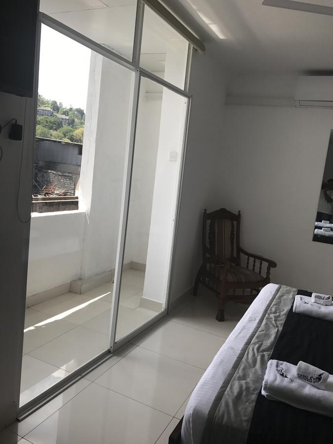 Impala City Hotel And Hostel Kandy 50 Extérieur photo